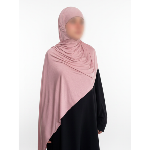 Hijab rose fond blanc studio